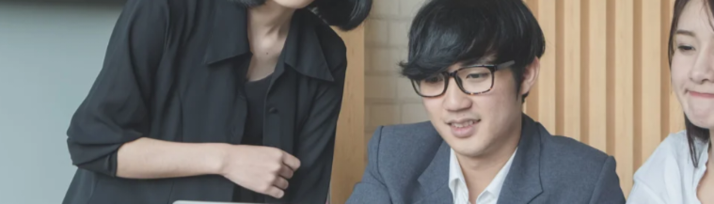 Blue and Grey Minimalist Fashion Flash Sale Poster_20260204_100613_0000